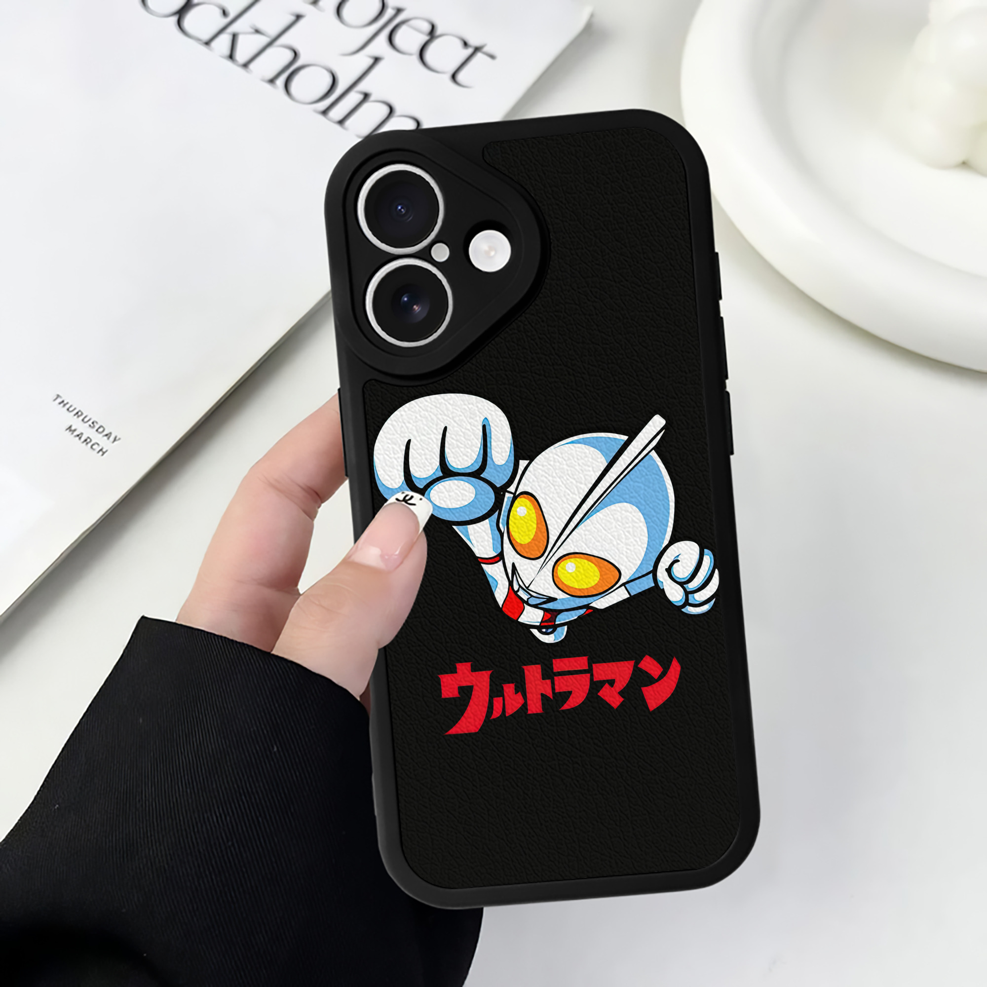 （画像用） ウルトラマン Ultraman 【iPhone 16シリーズ対応】シリコンスマホケース（レザー調） 材質：シリコン